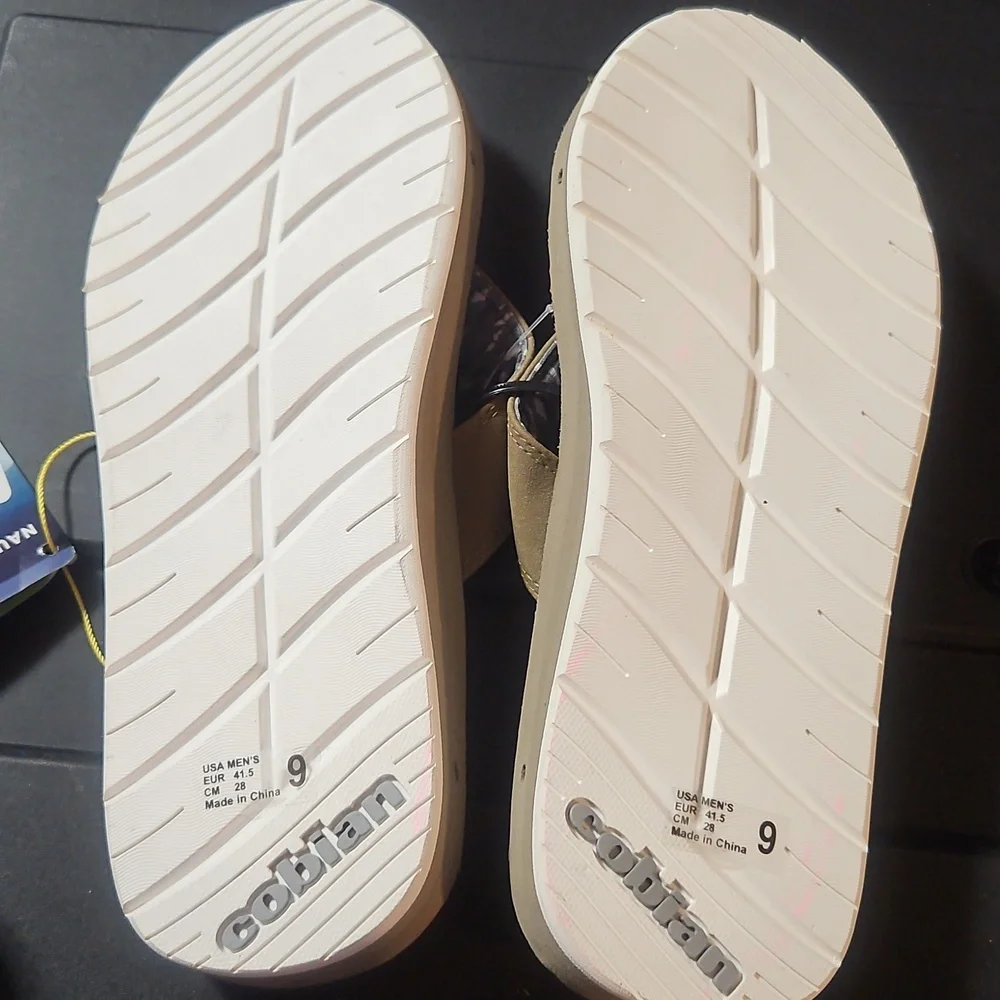 Cobian Men's Draino 3 Sandals: Tan: New With Tags: Size 9